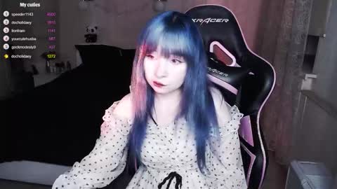 akirahartyx online show from October 2025 05:13:01 PM