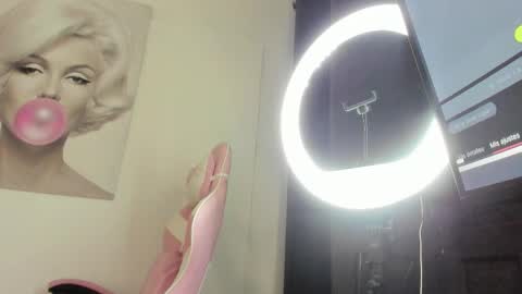 akiraht online show from October 2025 08:19:01 PM