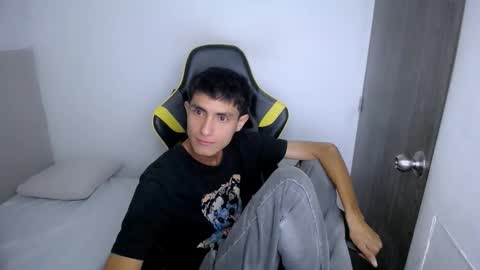 Snapshot of akyra_latin chatting on February 2026 12:01:02 PM Akyra latin online show from February 2026 12:01:02 PM