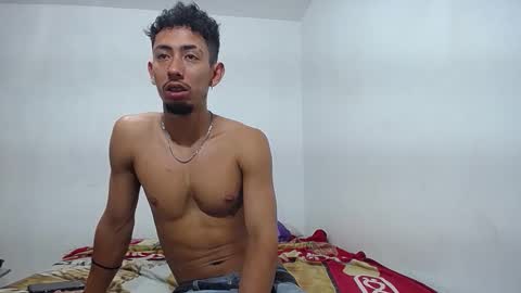 Snapshot of alan_gay chatting on November 2025 01:40:02 AM Alan online show from November 2025 01:40:02 AM