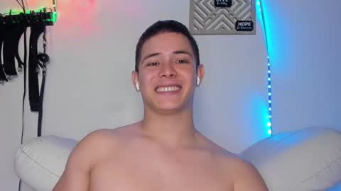 Alan Hadid online show from March 2025 10:54:01 PM