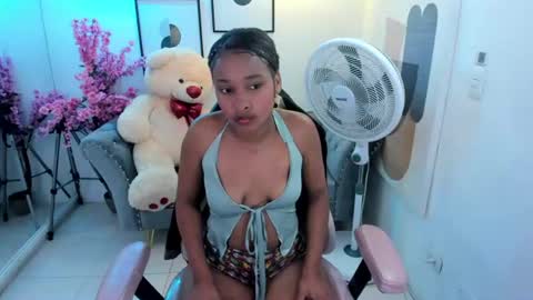 Snapshot of alana_grayy chatting on July 2026 04:04:02 AM Alana online show from July 2026 04:04:02 AM