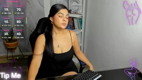 Snapshot of alayasmile chatting on November 2025 01:02:01 PM Alaya online show from November 2025 01:02:01 PM