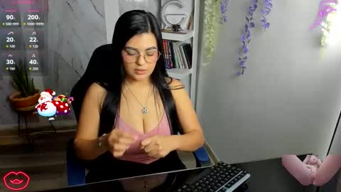 Snapshot of alayasmile chatting on December 2025 01:10:02 AM Alaya online show from December 2025 01:10:02 AM