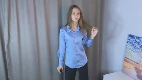 Lola online show from October 2025 03:25:01 AM