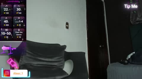 Snapshot of alecadrews_ chatting on February 2025 10:32:01 PM ALEC ANDREWS online show from February 2025 10:32:01 PM