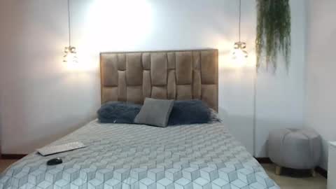 alejandra online show from April 2026 01:18:01 AM