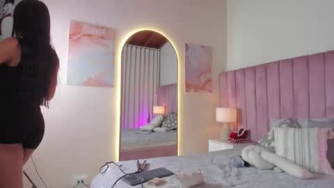 Snapshot of aleja_arango chatting on December 2025 09:41:02 PM Alejandra Arango online show from December 2025 09:41:02 PM