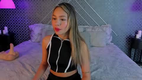 Snapshot of aleja_bloom chatting on October 2025 12:13:02 PM aleja_bloom online show from October 2025 12:13:02 PM