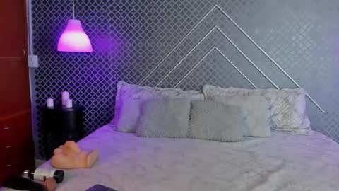 Snapshot of aleja_bloom chatting on October 2025 12:17:02 PM aleja_bloom online show from October 2025 12:17:02 PM