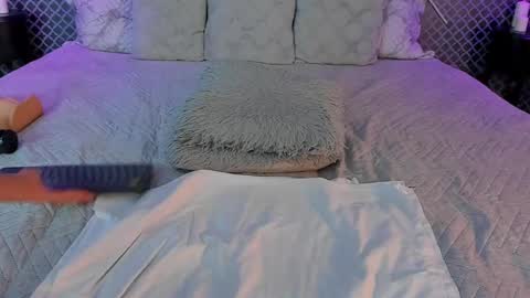 Snapshot of aleja_bloom chatting on November 2025 12:59:01 PM aleja_bloom online show from November 2025 12:59:01 PM