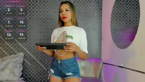 Snapshot of aleja_bloom chatting on December 2025 11:41:02 AM aleja_bloom online show from December 2025 11:41:02 AM