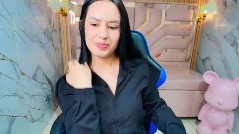 Snapshot of aleja_r_ chatting on June 2026 07:47:01 PM Aleja online show from June 2026 07:47:01 PM