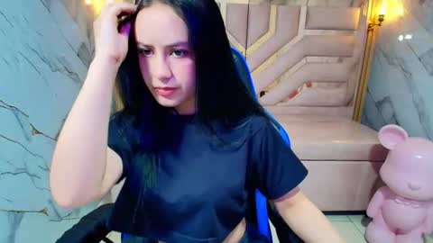 Snapshot of aleja_r_ chatting on July 2026 08:04:02 PM Aleja online show from July 2026 08:04:02 PM