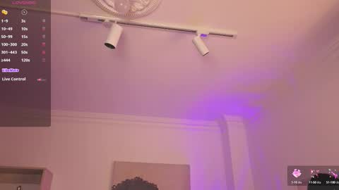 Alejandra online show from October 2025 11:42:01 AM