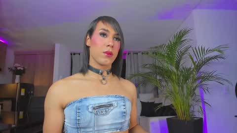 A L E J A N D R A online show from February 2025 01:35:01 AM