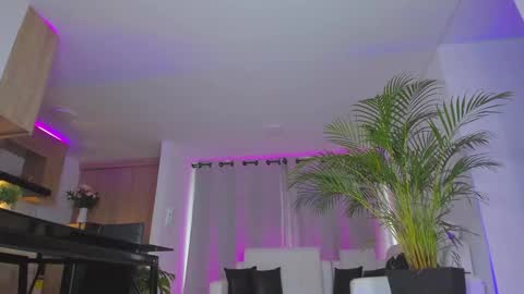 A L E J A N D R A online show from February 2025 08:18:01 PM