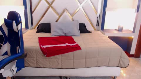 ALEJANDRA  online show from November 2025 10:13:02 PM