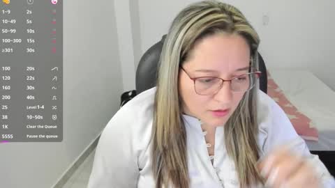 alejandra online show from November 2025 01:43:01 PM