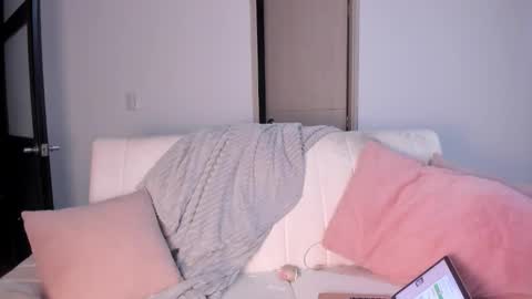 alejandraaa_ online show from December 2025 02:06:01 AM