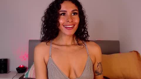 Snapshot of alejandraray chatting on December 2025 09:21:02 PM Danna Ray online show from December 2025 09:21:02 PM