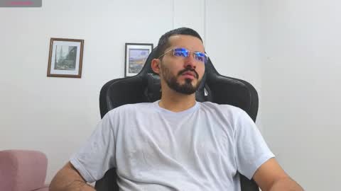 alejandroo_7 online show from November 2025 03:15:02 PM