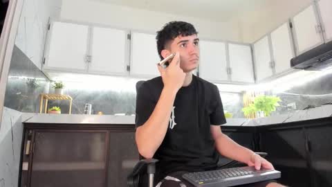 alejo_gray1 online show from January 2026 07:17:01 PM