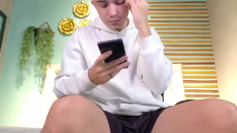 alejo_gray1 online show from June 2026 07:25:01 PM