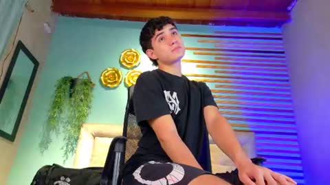 alejo_gray1 online show from June 2026 07:15:01 PM