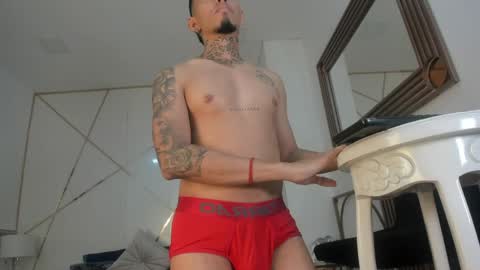 alejo_strong24 online show from May 2026 01:07:01 PM