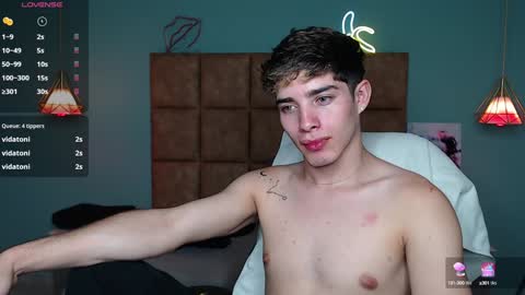 Snapshot of alejootwink chatting on December 2024 09:01:01 PM ALejoo Saenz online show from December 2024 09:01:01 PM