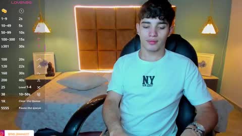 Snapshot of alejootwink chatting on September 2025 08:20:01 PM ALejoo Saenz online show from September 2025 08:20:01 PM