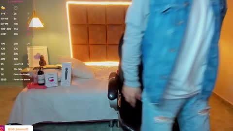 Snapshot of alejootwink chatting on September 2025 09:39:02 PM ALejoo Saenz online show from September 2025 09:39:02 PM