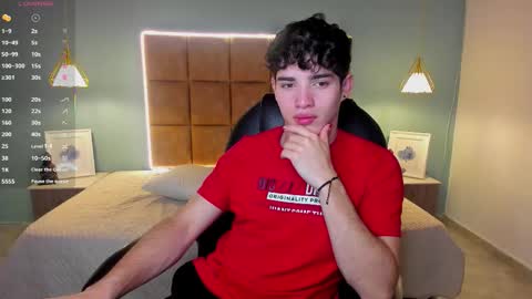 Snapshot of alejootwink chatting on October 2025 04:37:01 PM ALejoo Saenz online show from October 2025 04:37:01 PM