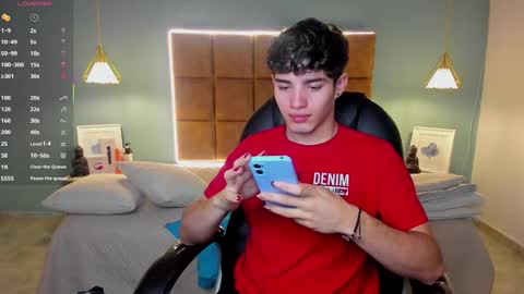 Snapshot of alejootwink chatting on October 2025 04:54:01 AM ALejoo Saenz online show from October 2025 04:54:01 AM