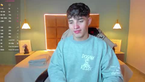 Snapshot of alejootwink chatting on October 2025 01:59:01 AM ALejoo Saenz online show from October 2025 01:59:01 AM