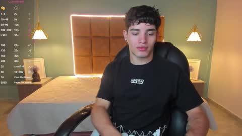 Snapshot of alejootwink chatting on October 2025 12:58:01 AM ALejoo Saenz online show from October 2025 12:58:01 AM