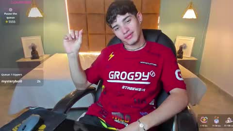 Snapshot of alejootwink chatting on October 2025 07:05:02 PM ALejoo Saenz online show from October 2025 07:05:02 PM