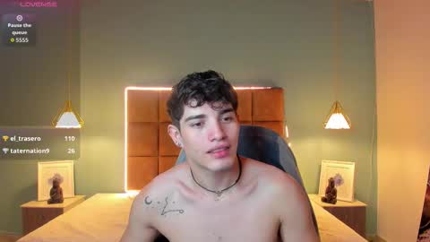 Snapshot of alejootwink chatting on October 2025 01:39:01 AM ALejoo Saenz online show from October 2025 01:39:01 AM