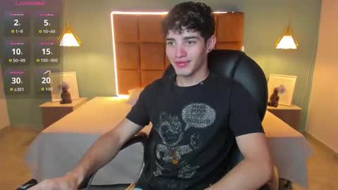 Snapshot of alejootwink chatting on November 2025 12:46:02 AM ALejoo Saenz online show from November 2025 12:46:02 AM