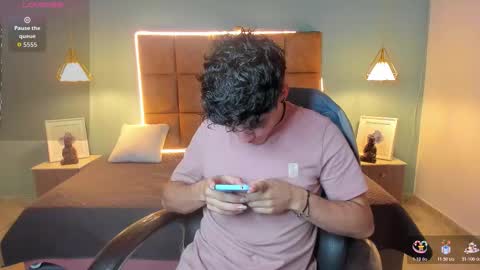 Snapshot of alejootwink chatting on November 2025 04:01:02 AM ALejoo Saenz online show from November 2025 04:01:02 AM