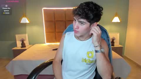 Snapshot of alejootwink chatting on November 2025 03:29:02 AM ALejoo Saenz online show from November 2025 03:29:02 AM