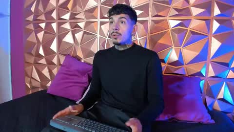 Snapshot of aleking13 chatting on October 2025 12:13:02 PM aleking13 online show from October 2025 12:13:02 PM