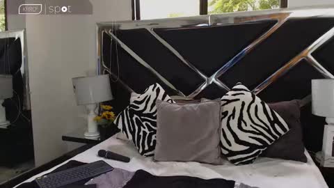 Alek online show from October 2025 05:34:02 PM