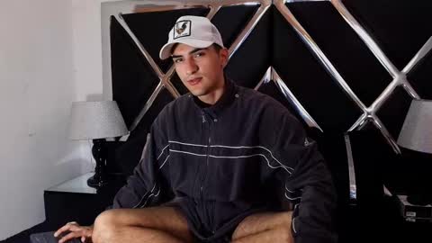 Alek online show from October 2025 07:32:01 PM