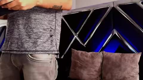 Alek online show from November 2025 08:09:02 PM