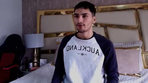 Alek online show from November 2025 04:05:01 PM