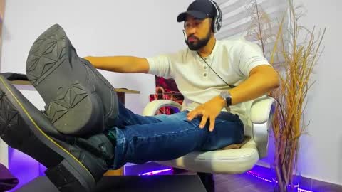 Snapshot of alessandro__wye chatting on December 2024 09:04:01 PM ALESSANDRO WYE online show from December 2024 09:04:01 PM