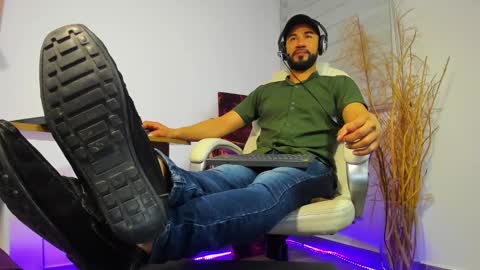 Snapshot of alessandro__wye chatting on December 2024 04:03:02 AM ALESSANDRO WYE online show from December 2024 04:03:02 AM