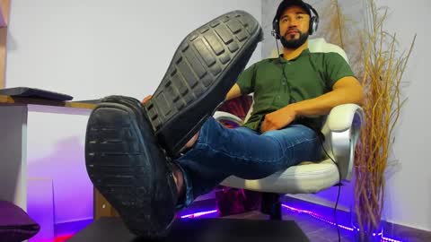 Snapshot of alessandro__wye chatting on December 2024 07:10:01 AM ALESSANDRO WYE online show from December 2024 07:10:01 AM